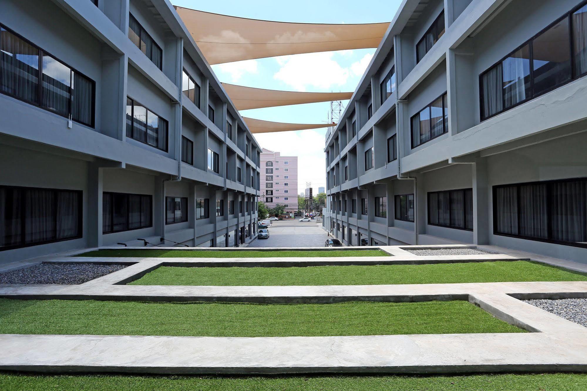 S Ratchada Leisure Hotel - Sha Plus 曼谷 外观 照片 The University of the Sunshine Coast's Si-Chang Campus