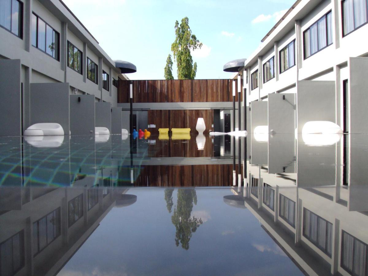 S Ratchada Leisure Hotel - Sha Plus 曼谷 外观 照片 The 2007–2008 building