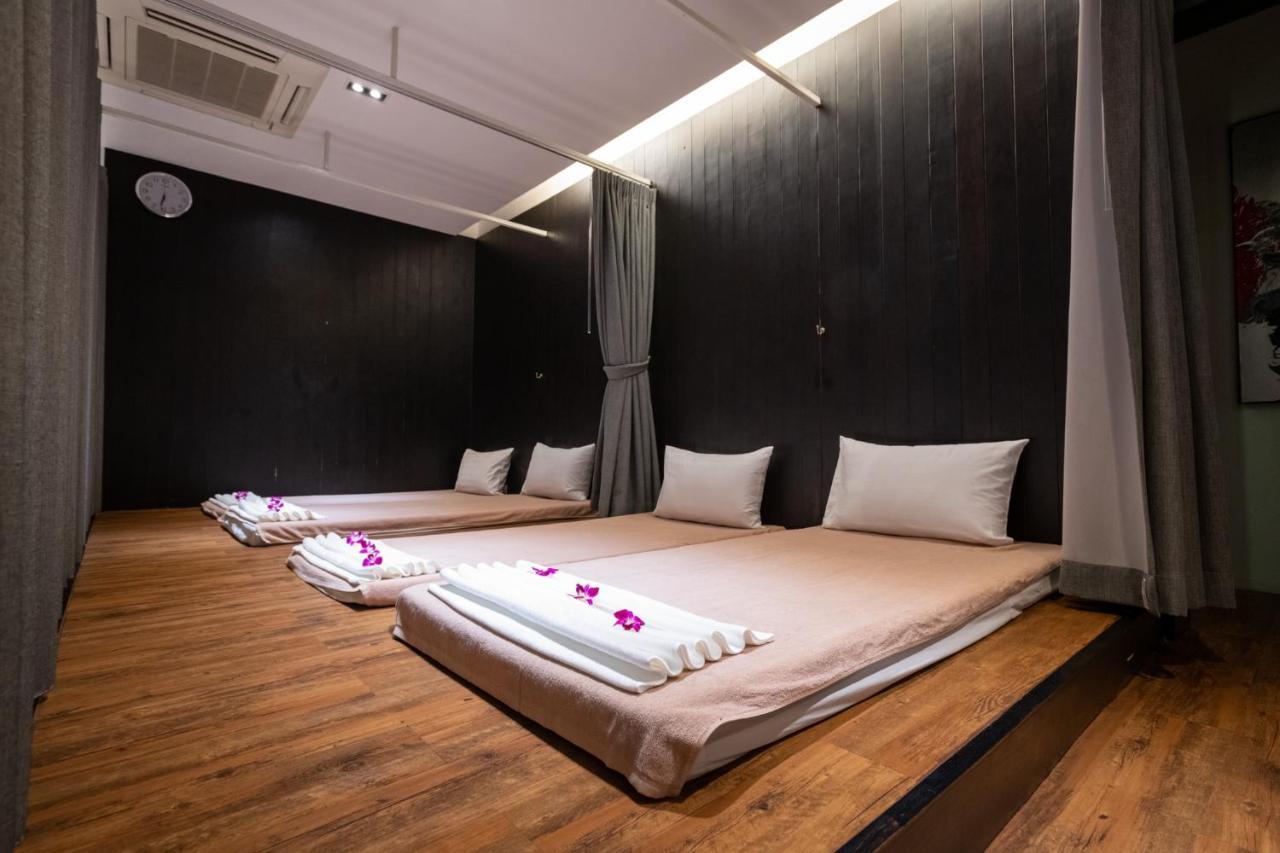 S Ratchada Leisure Hotel - Sha Plus 曼谷 外观 照片 Thai massage room