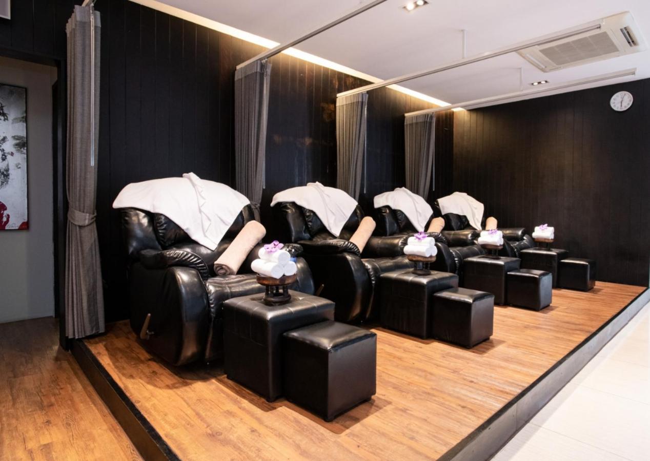 S Ratchada Leisure Hotel - Sha Plus 曼谷 外观 照片 Massage chairs